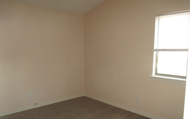 EAST: 4 BR, 2.5 BTH: REFRIGERATED AIR!! property image