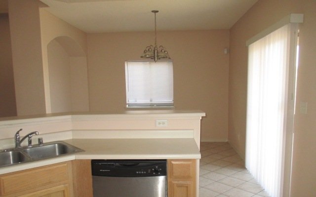 EAST: 4 BR, 2.5 BTH: REFRIGERATED AIR!! property image