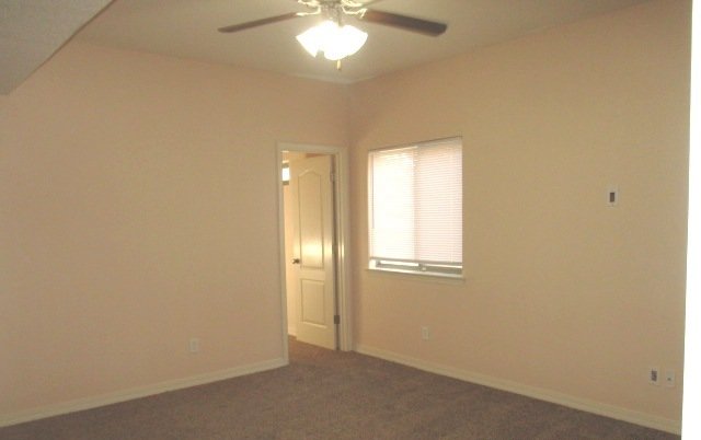 EAST: 4 BR, 2.5 BTH: REFRIGERATED AIR!! property image
