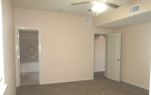 EAST: 4 BR, 2.5 BTH: REFRIGERATED AIR!! property image