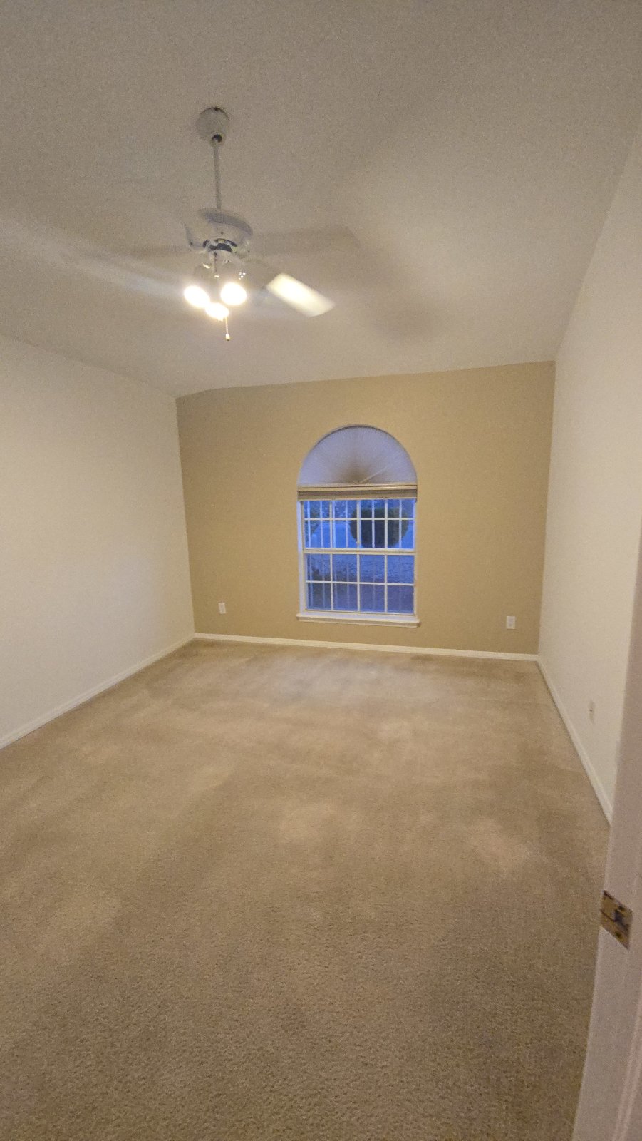 WESTSIDE: 3 BR + BONUS/OFFICE REFRIGERATED AIR!!! property image