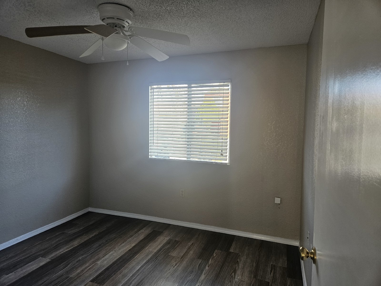 EASTSIDE: 3 BR, 2 BA TOWNHOME property image