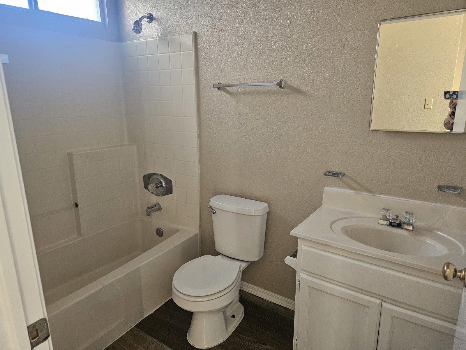 EASTSIDE: 3 BR, 2 BA TOWNHOME property image