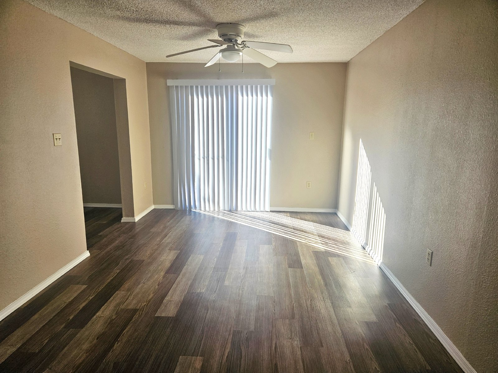 EASTSIDE: 3 BR, 2 BA TOWNHOME property image
