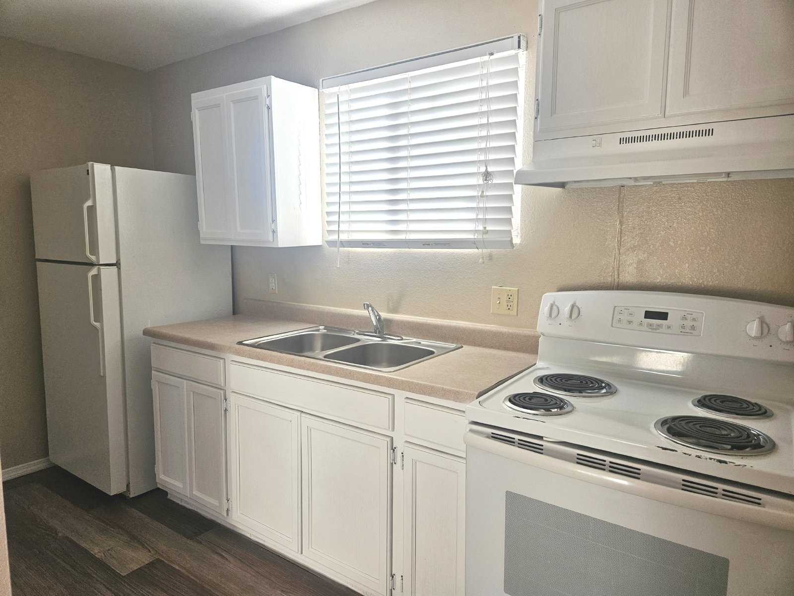 EASTSIDE: 3 BR, 2 BA TOWNHOME property image