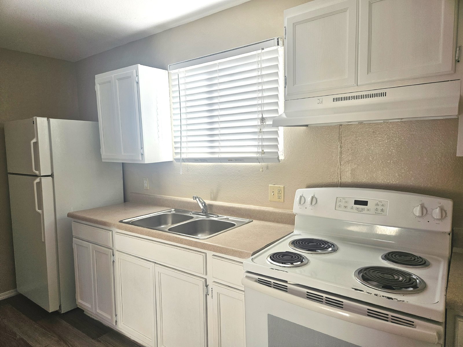 EASTSIDE: 3 BR, 2 BA TOWNHOME property image