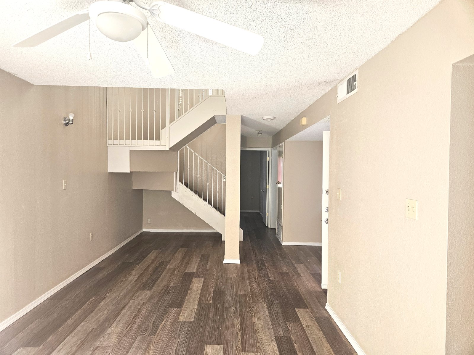 EASTSIDE: 3 BR, 2 BA TOWNHOME property image