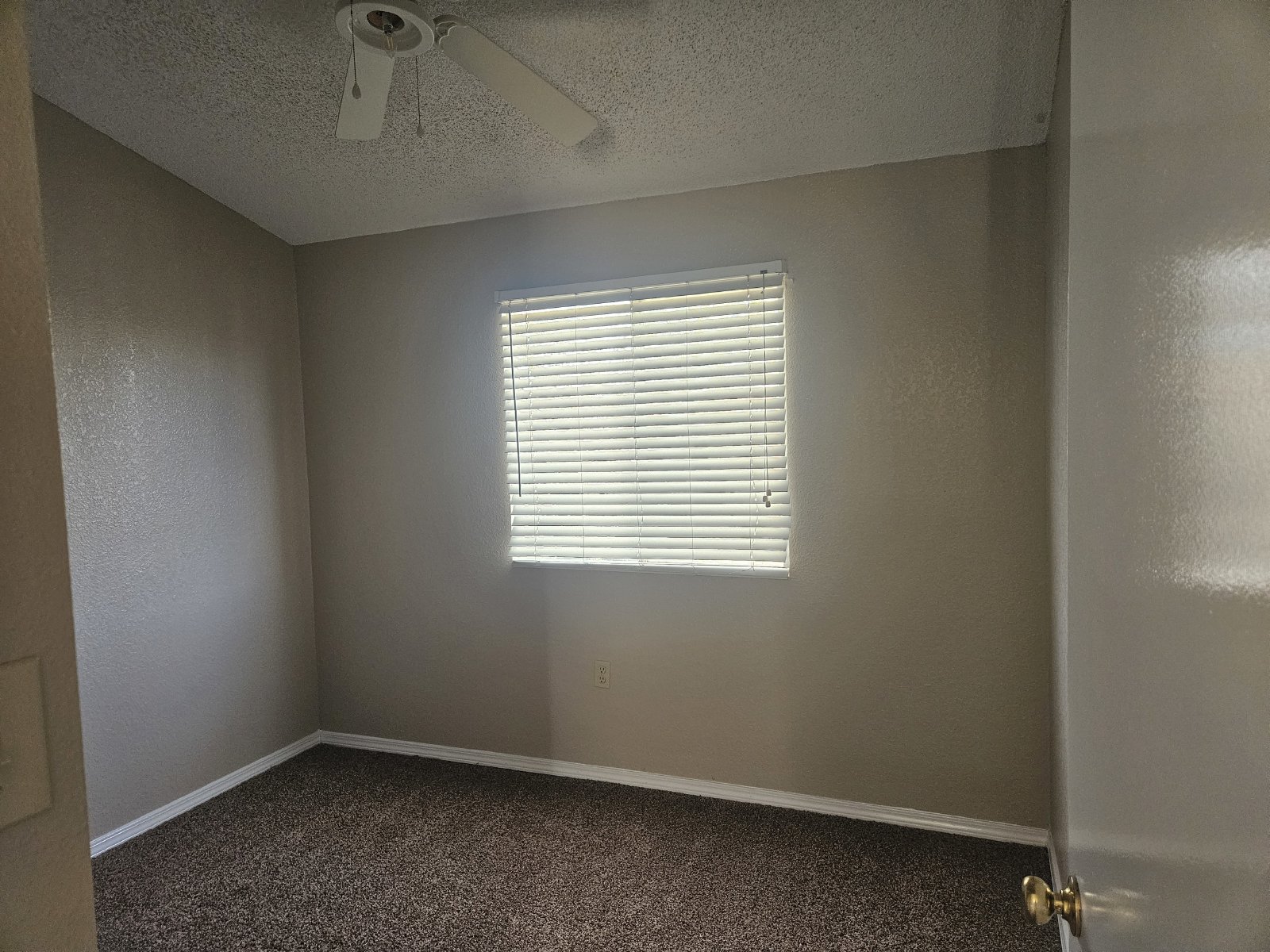 EASTSIDE: 3 BR, 2 BA TOWNHOME property image