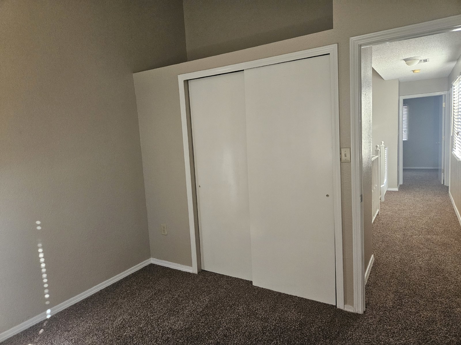 EASTSIDE: 3 BR, 2 BA TOWNHOME property image