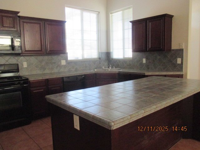 CANUTILLO: 3 BR, 2 BA SINGLE HOME- REFRIGERATED AIR property image