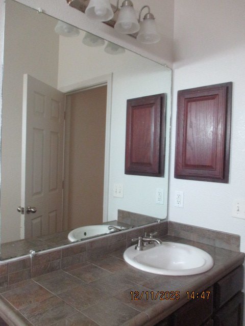 CANUTILLO: 3 BR, 2 BA SINGLE HOME- REFRIGERATED AIR property image