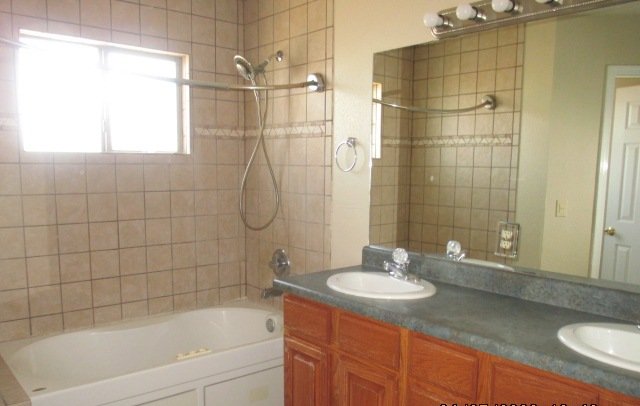 NORTHEAST: 4 BR, 3 BA *** REFRIGERATED AIR *** property image