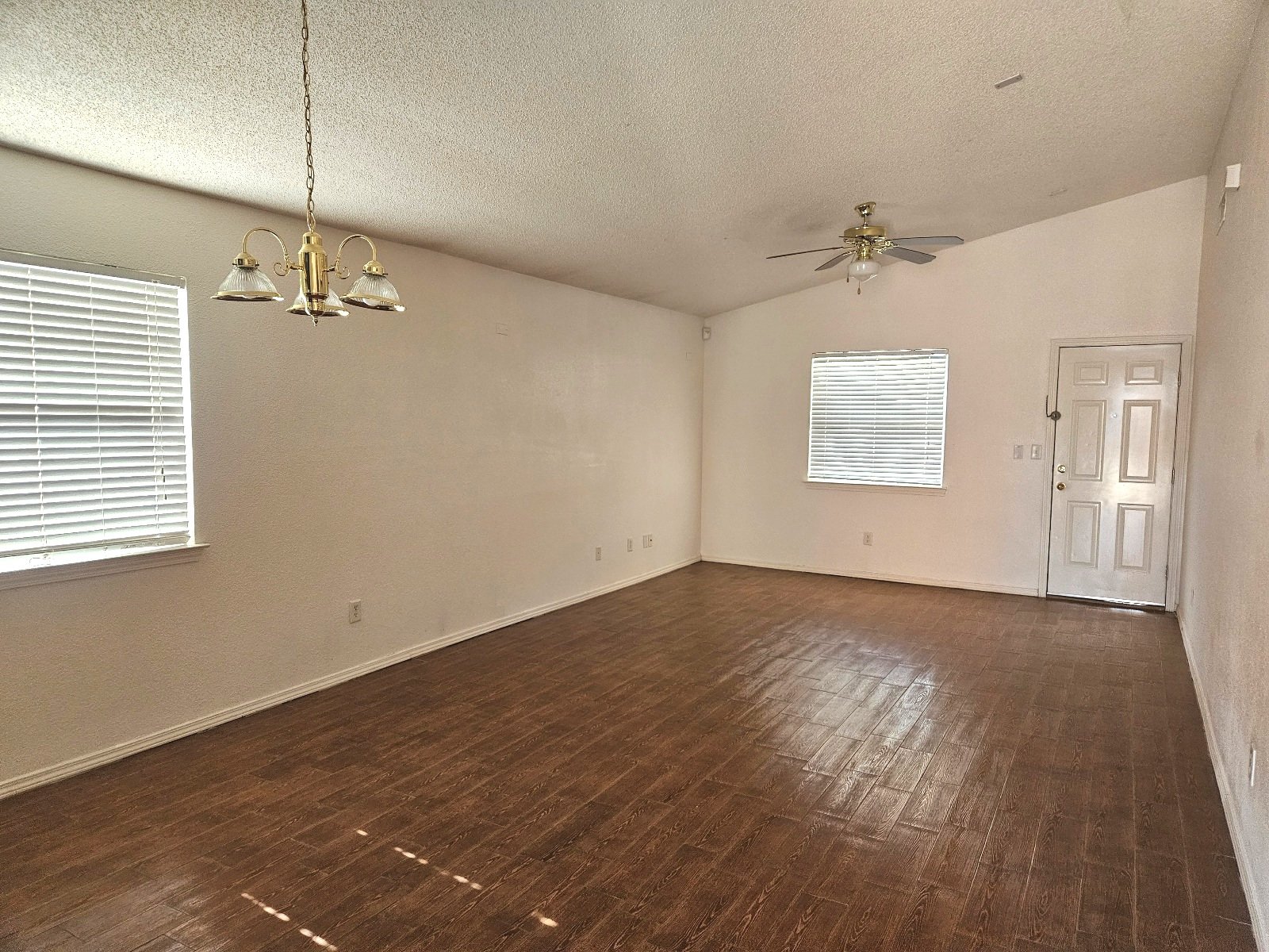 EAST : 3 BR, 2 BTH ***REFRIGERATED AIR*** property image