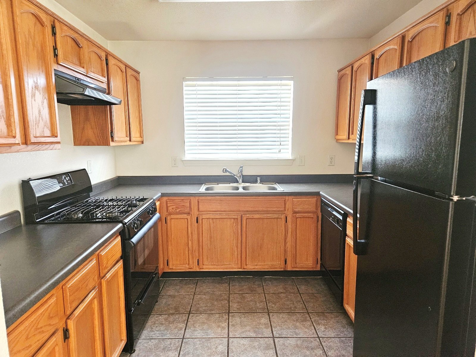 EAST : 3 BR, 2 BTH ***REFRIGERATED AIR*** property image