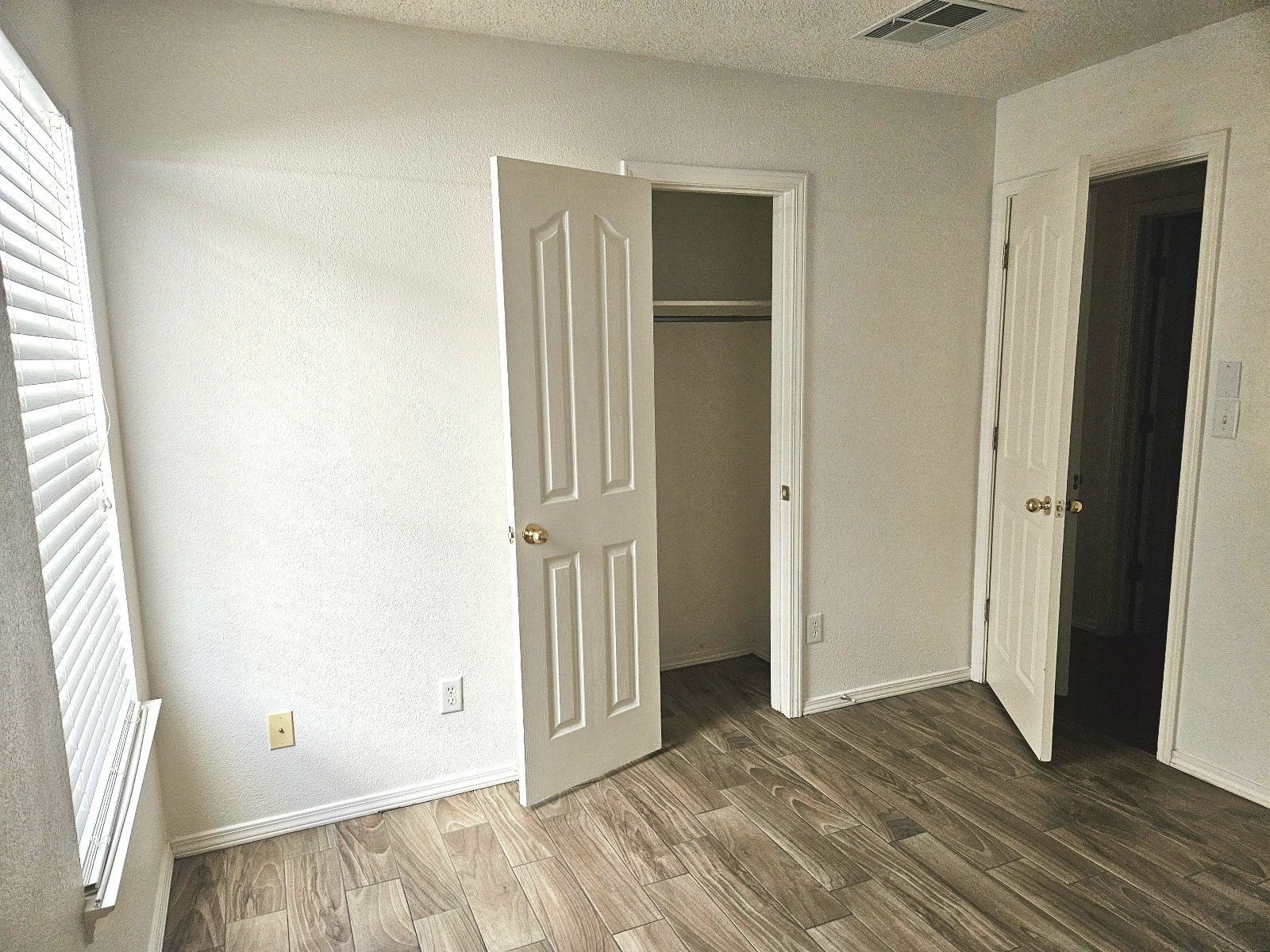 EAST : 3 BR, 2 BTH ***REFRIGERATED AIR*** property image