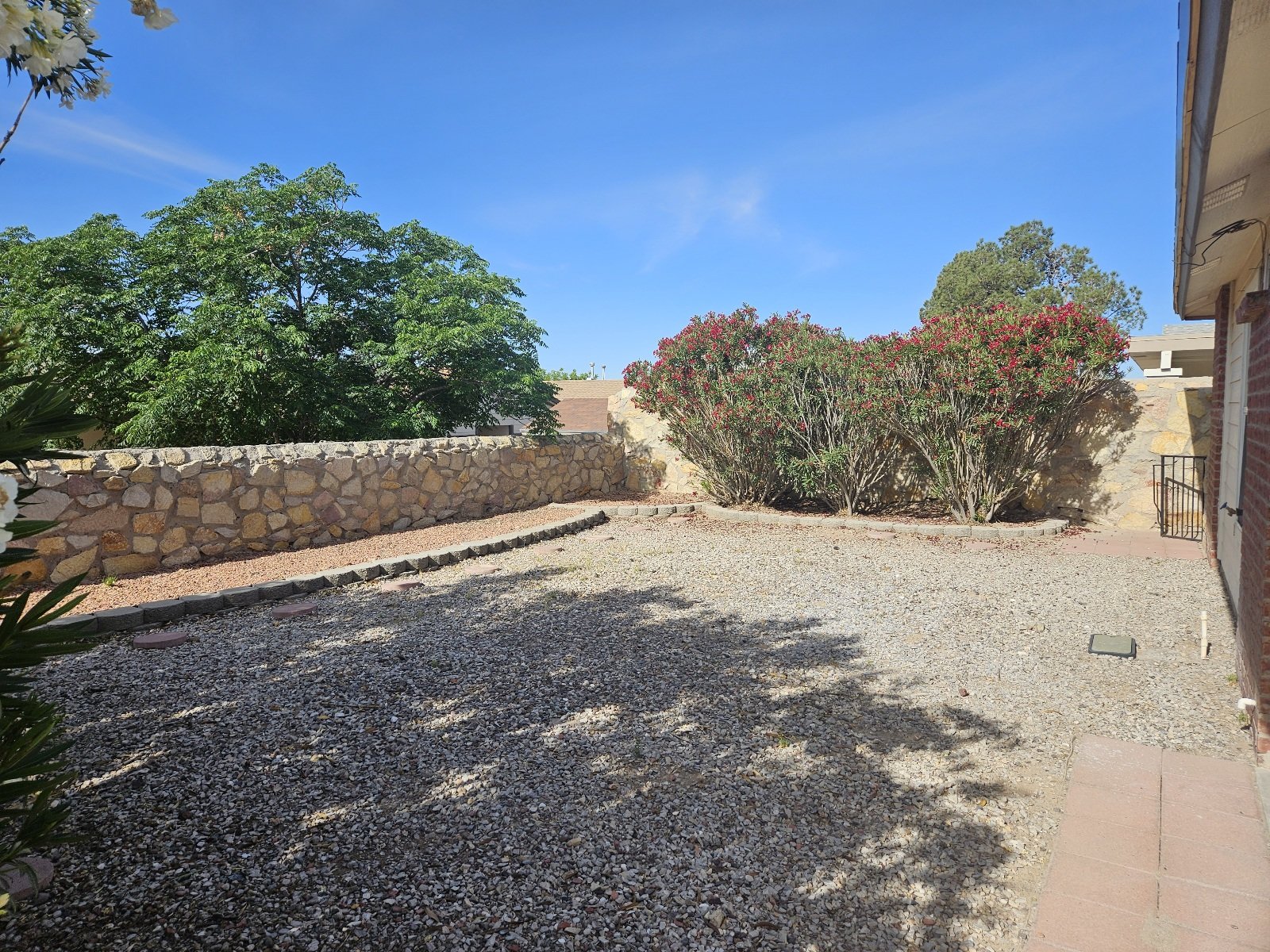 EAST : 3 BR, 2 BTH ***REFRIGERATED AIR*** property image