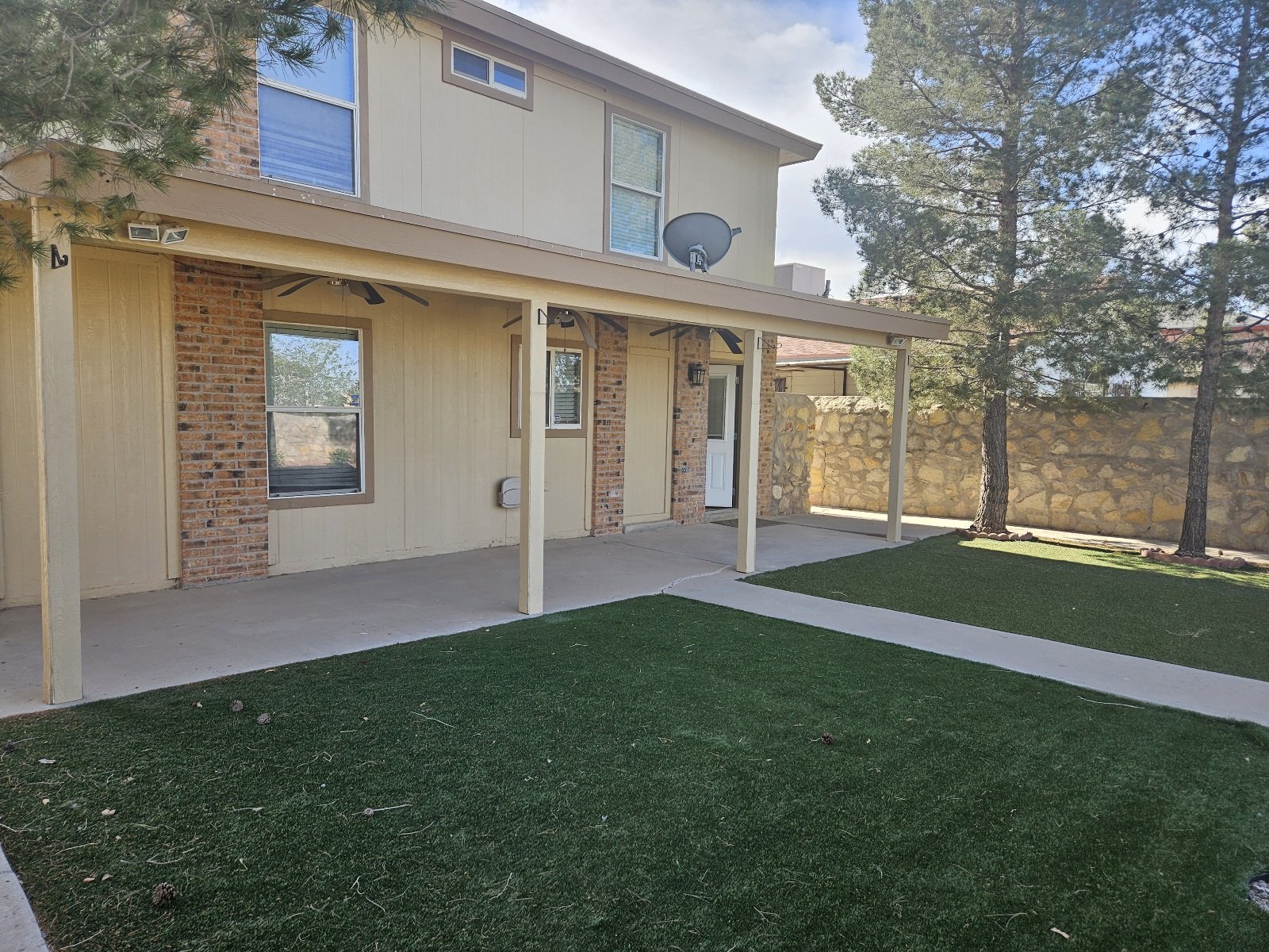3 BR / 2.5 BA NEAR LOOP 375 AND SHOPPING property image