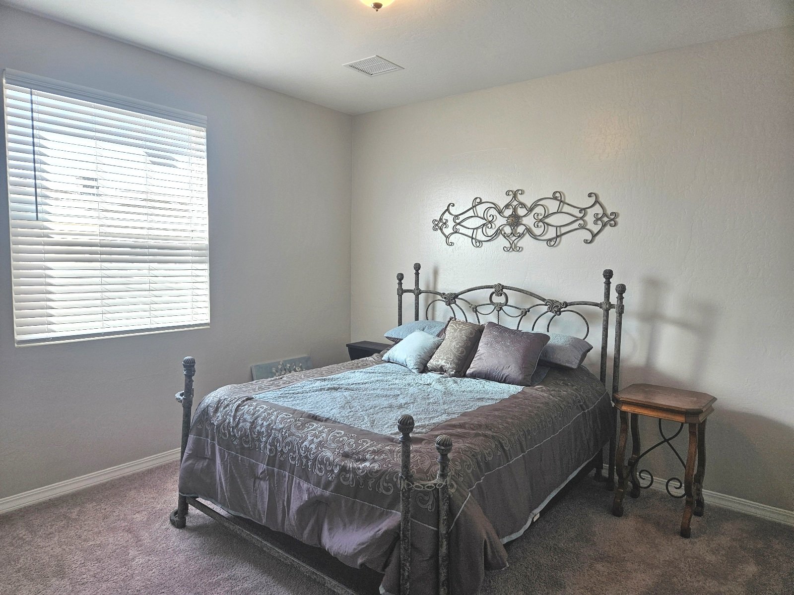 SANTA TERESA- 3 BR, 2 BA WITH REFRIGERATED AIR! property image