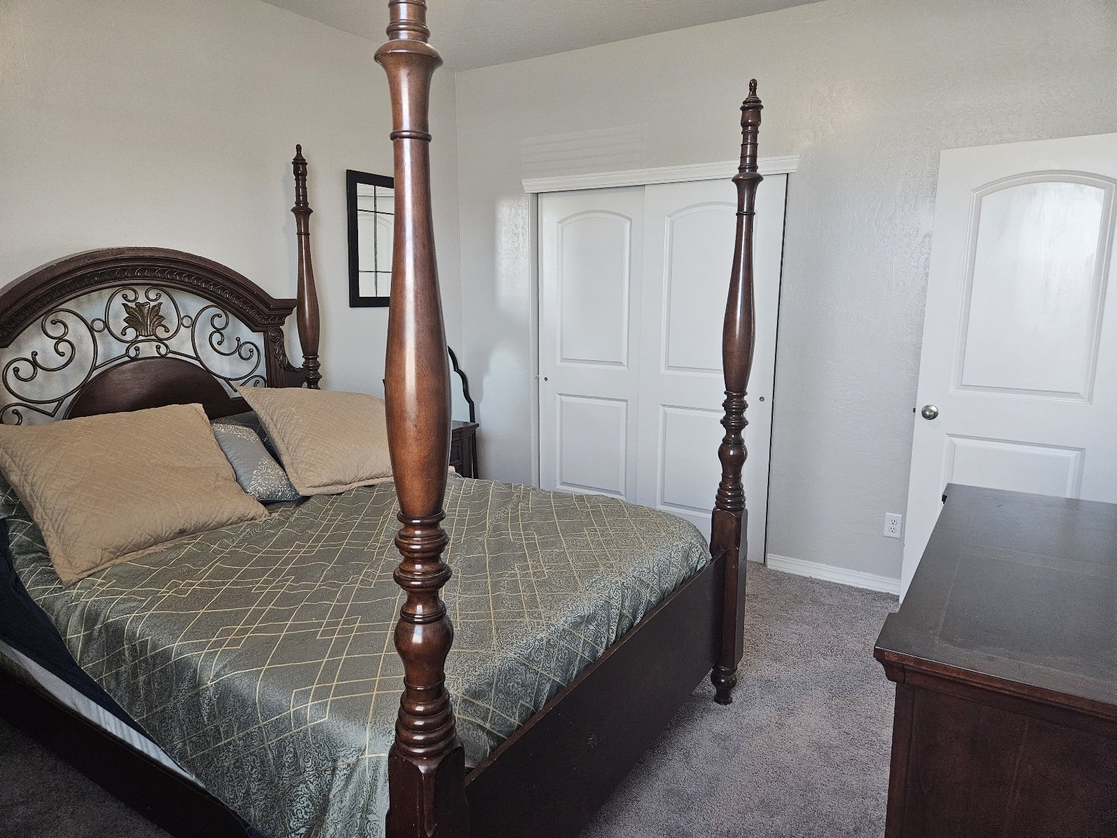 SANTA TERESA- 3 BR, 2 BA WITH REFRIGERATED AIR! property image