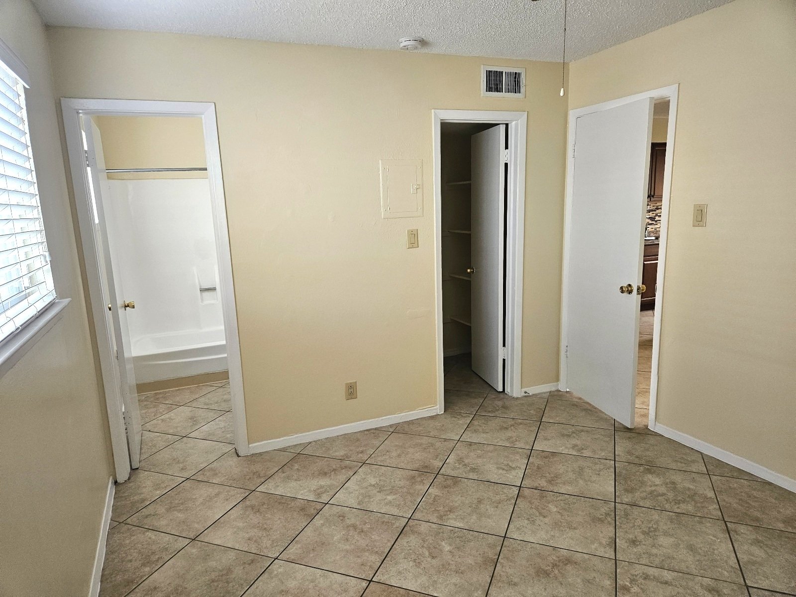 CENTRAL: 1 BR, 1 BA  APARTMENT NEAR UTEP AND HOSPITALS! property image