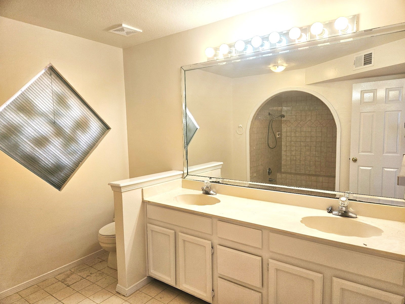 WEST: 3 BR, 2.5 BTH property image