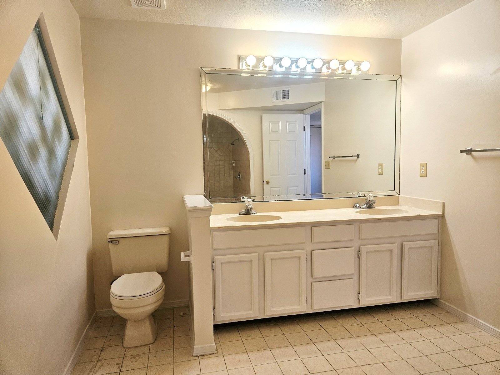 WEST: 3 BR, 2.5 BTH property image