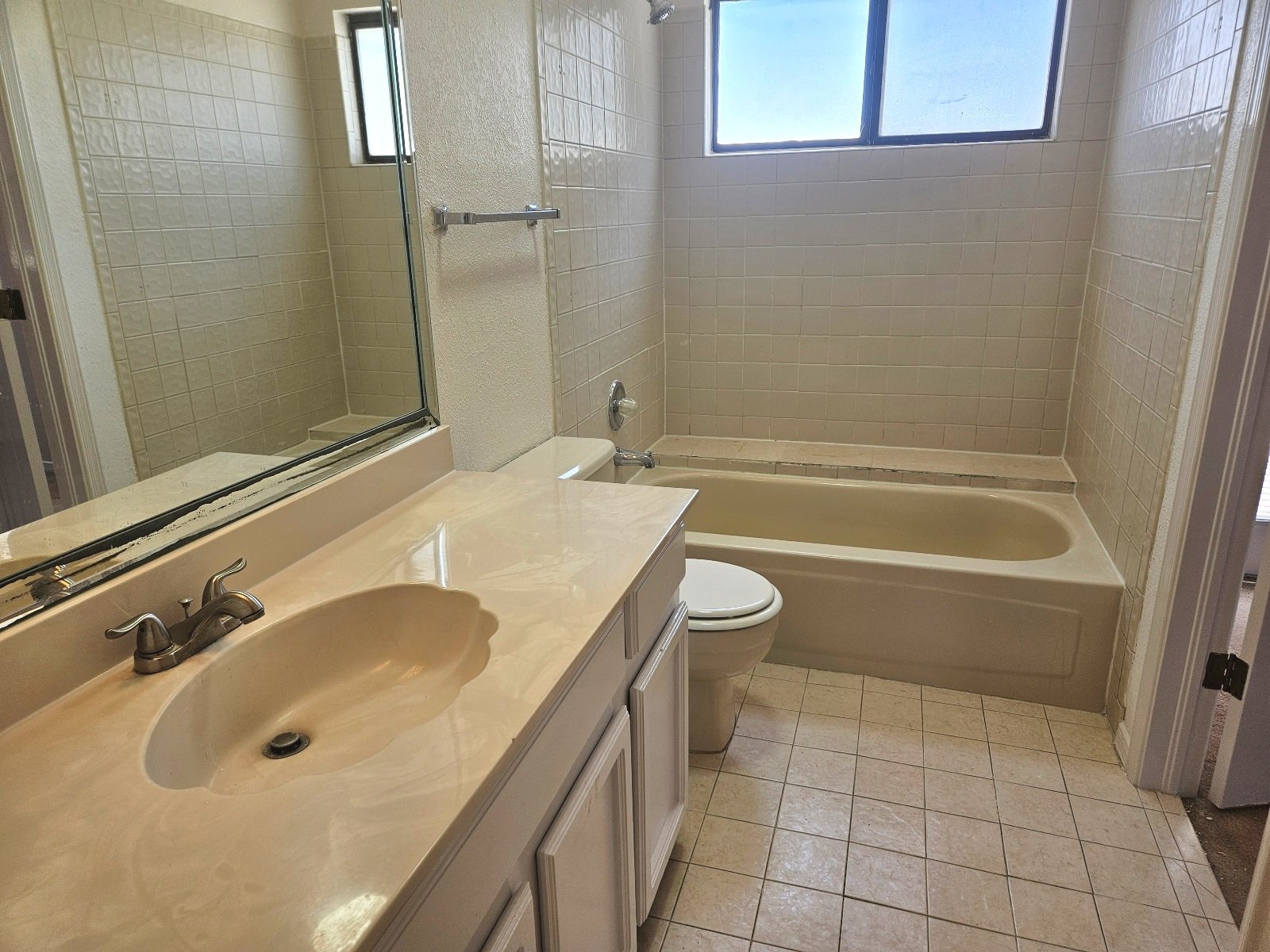WEST: 3 BR, 2.5 BTH property image