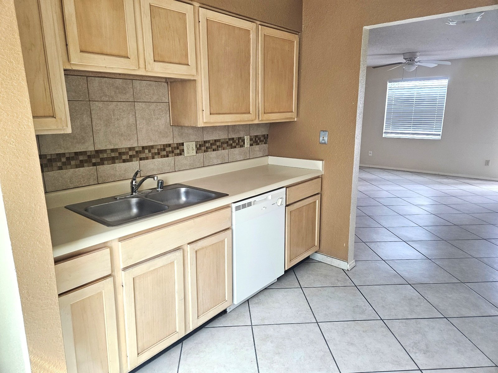WESTSIDE: 2 BR, 1 BA REFRIGERATED AIR property image