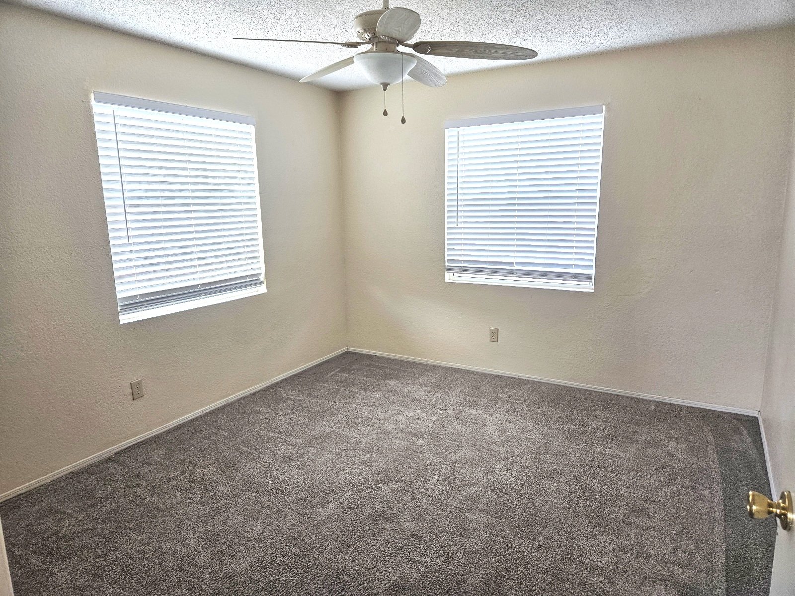 WESTSIDE: 2 BR, 1 BA REFRIGERATED AIR property image