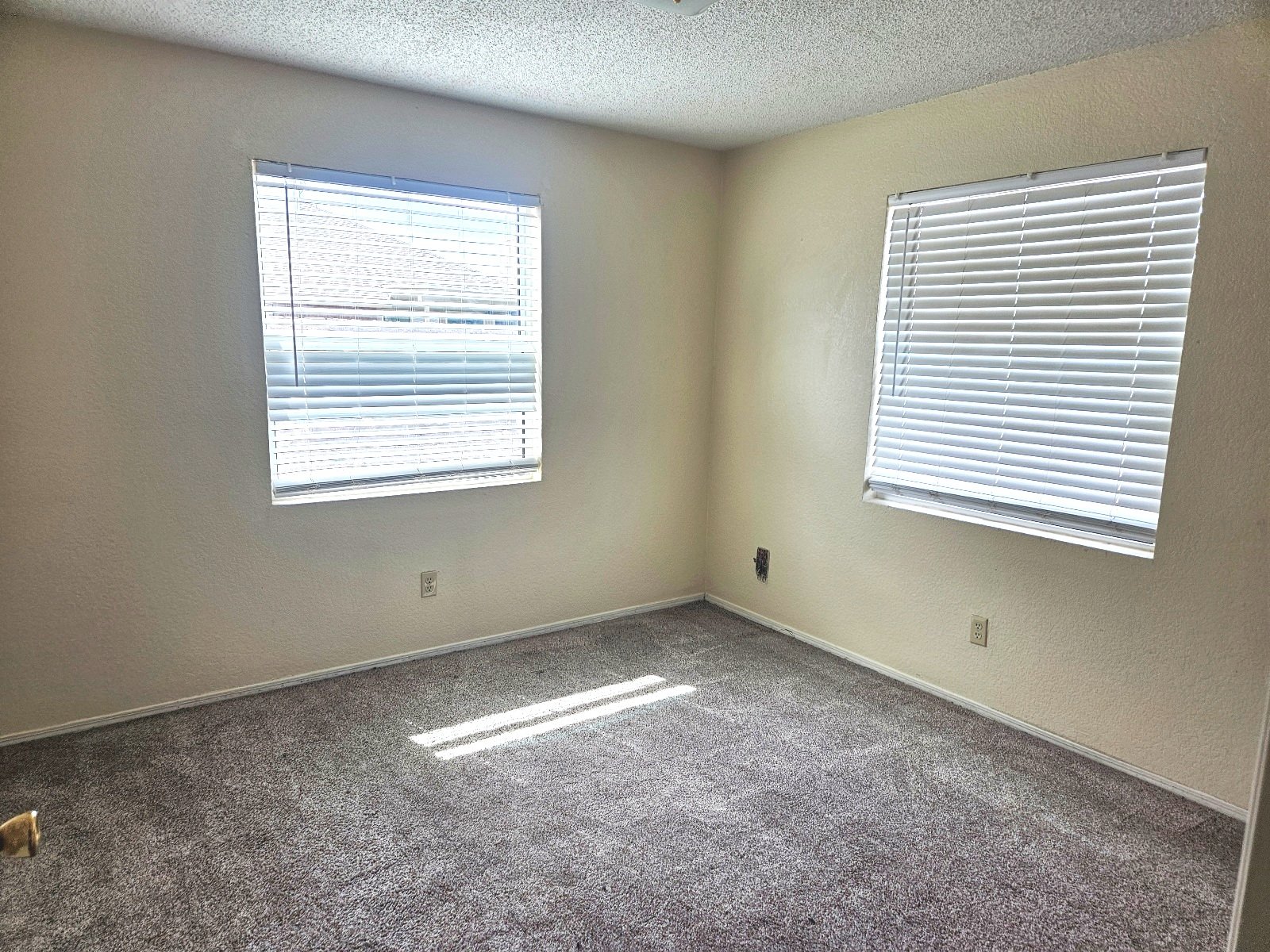 WESTSIDE: 2 BR, 1 BA REFRIGERATED AIR property image