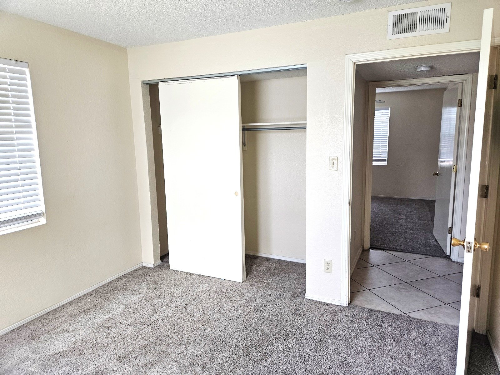 WESTSIDE: 2 BR, 1 BA REFRIGERATED AIR property image