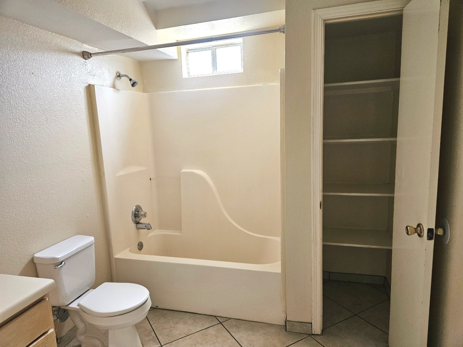 WESTSIDE: 2 BR, 1 BA REFRIGERATED AIR property image