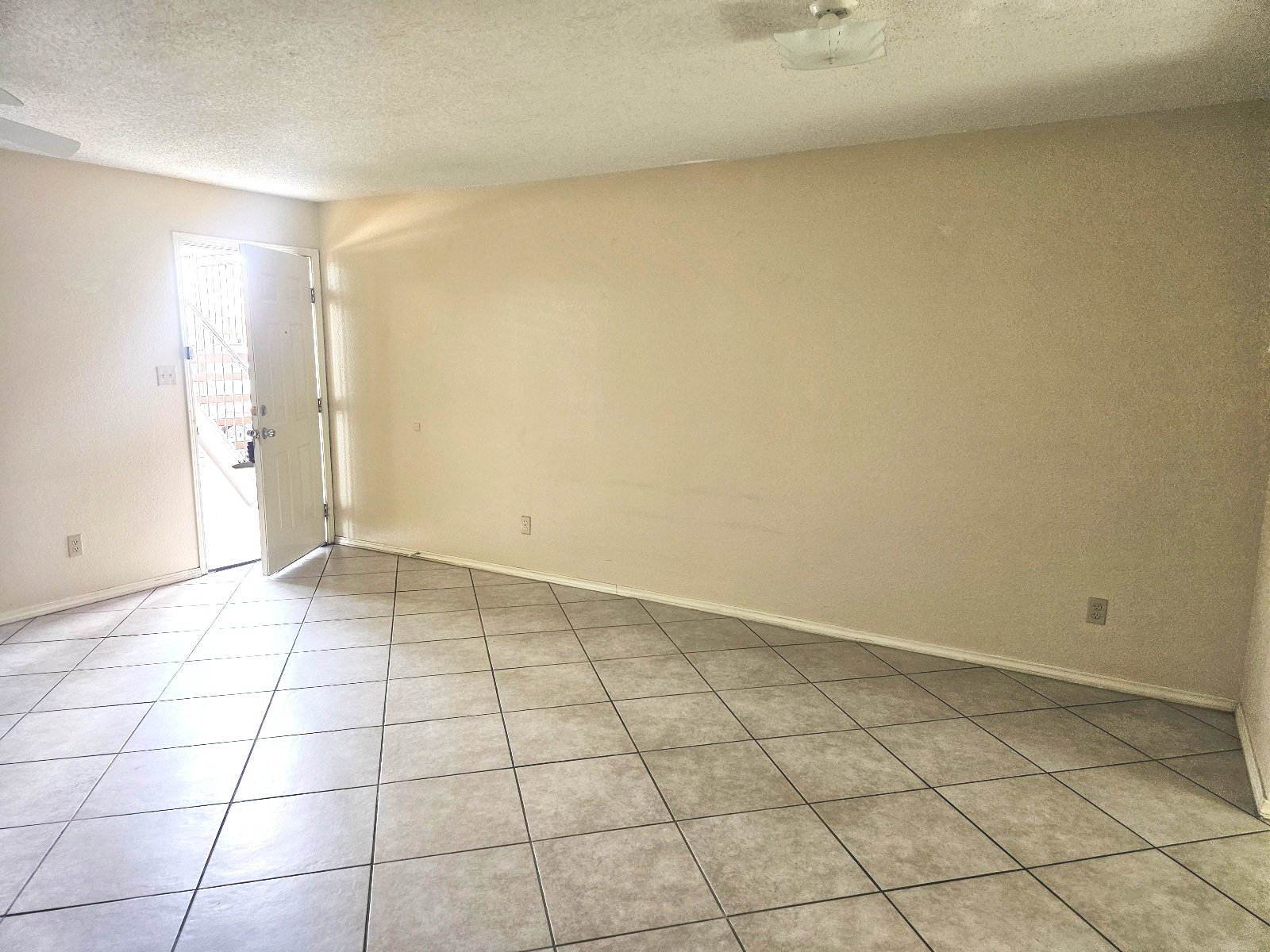 WESTSIDE: 2 BR, 1 BA REFRIGERATED AIR property image