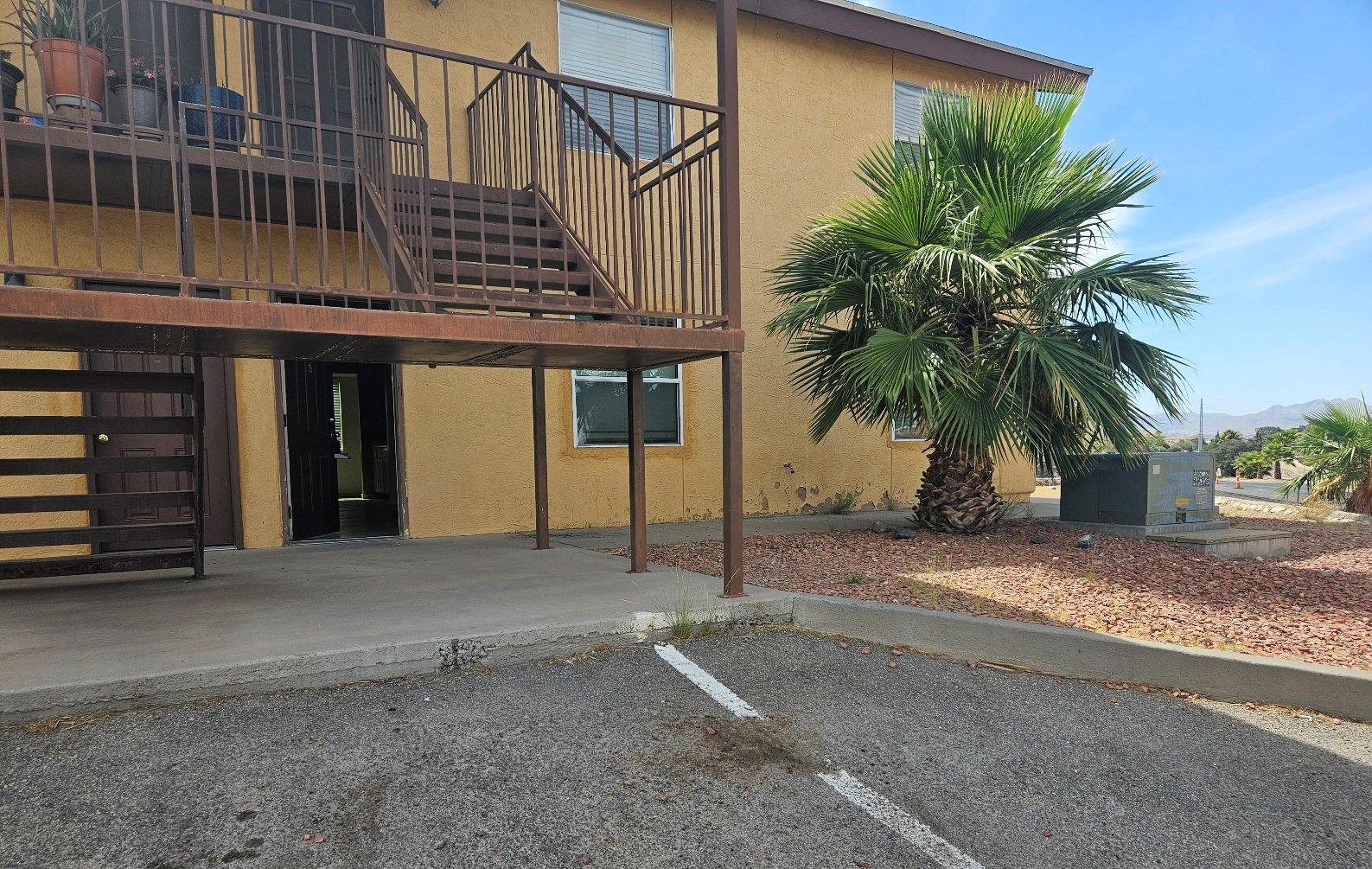 WESTSIDE: 2 BR, 1 BA REFRIGERATED AIR property image