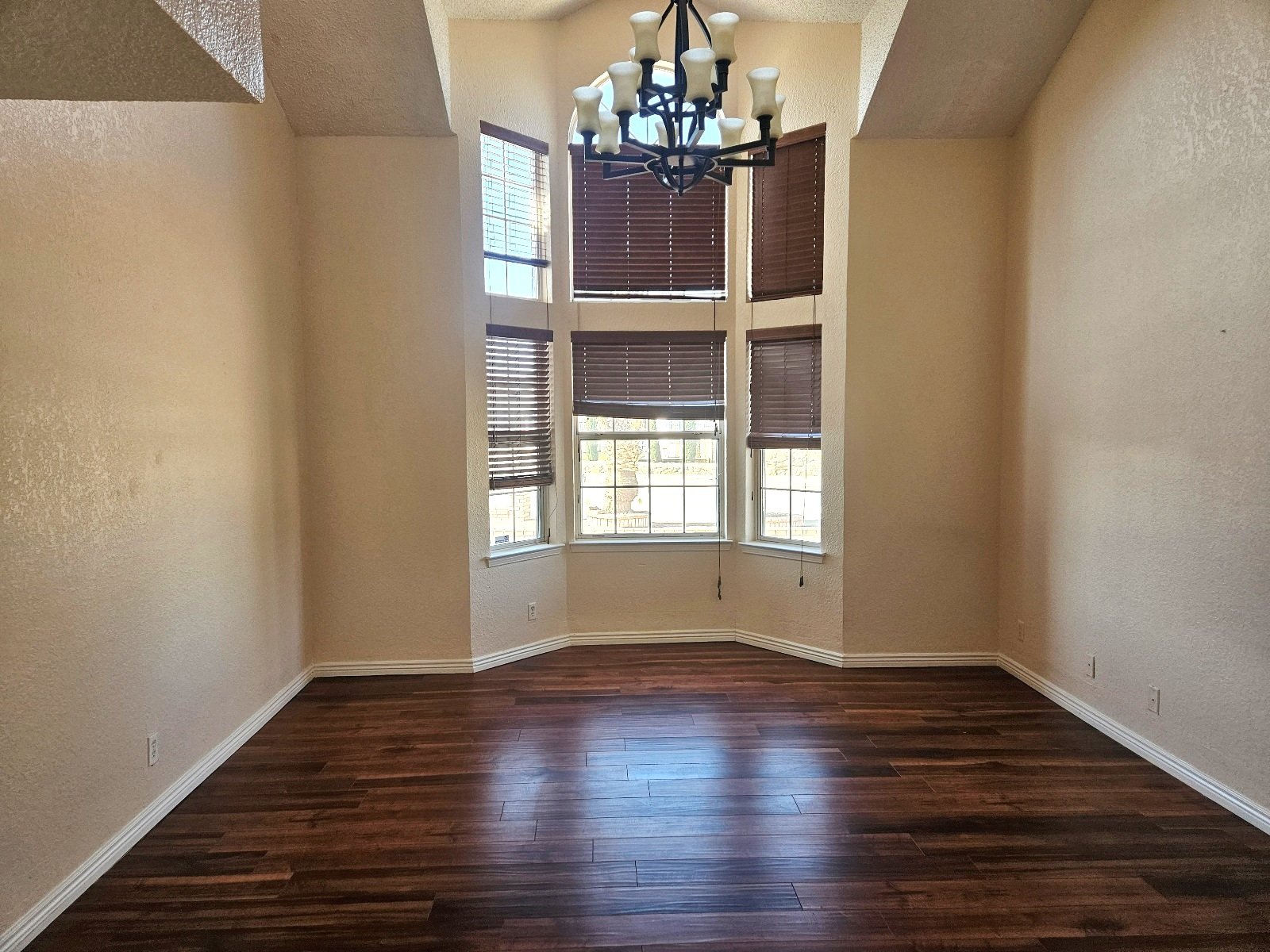 GEORGE DIETER & MONTANA: 3 BR, 2.5 BTH ***REFRIGERATED AIR*** property image