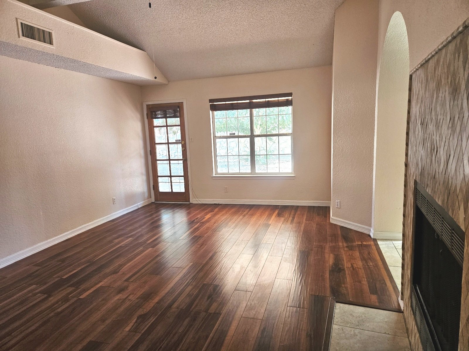 GEORGE DIETER & MONTANA: 3 BR, 2.5 BTH ***REFRIGERATED AIR*** property image