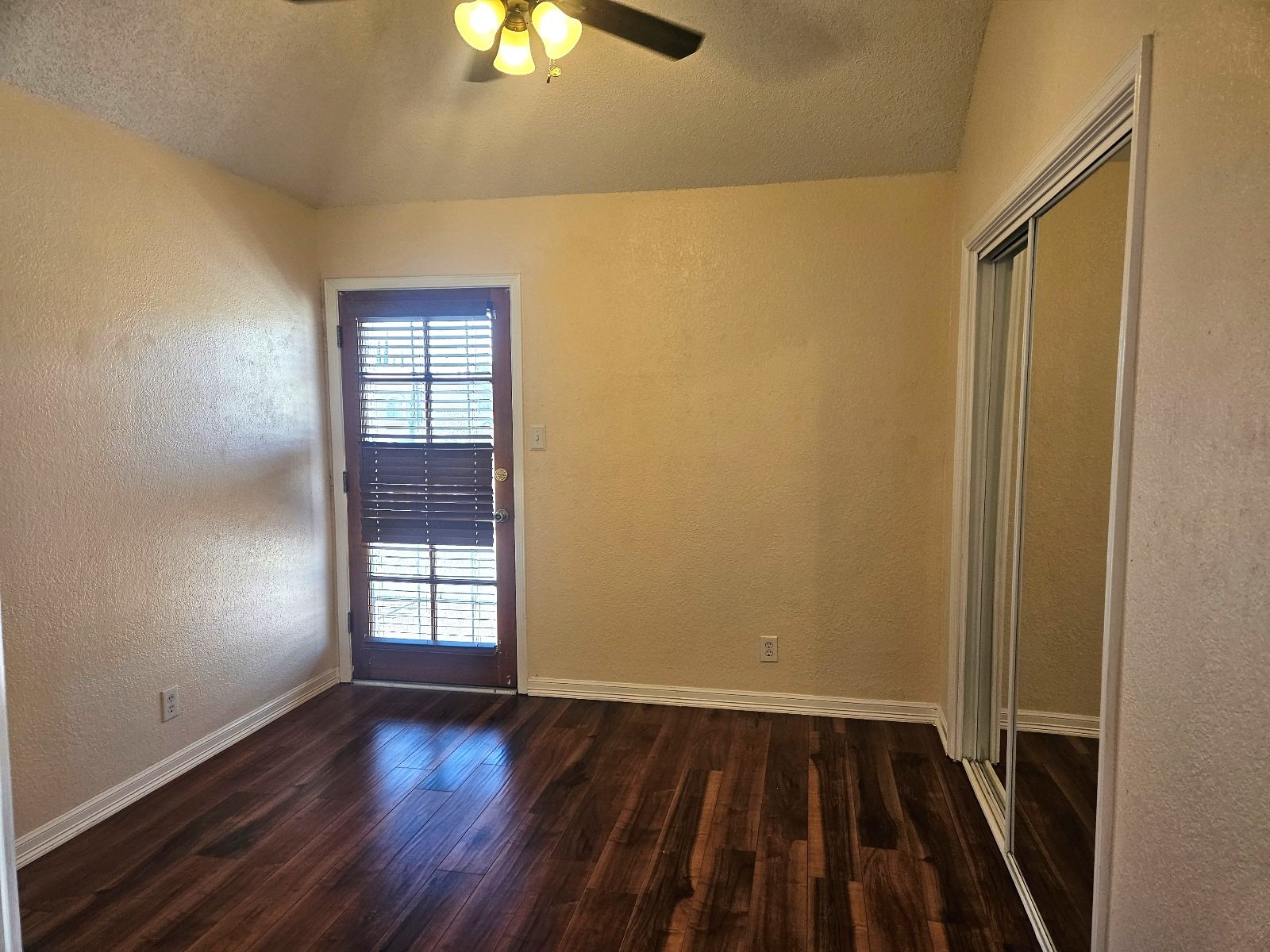 GEORGE DIETER & MONTANA: 3 BR, 2.5 BTH ***REFRIGERATED AIR*** property image