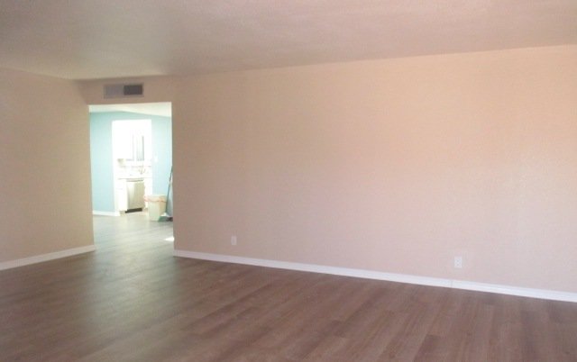 WESTSIDE: 3 BR, 2 BA TOWNHOME REFRIGERATED AIR property image