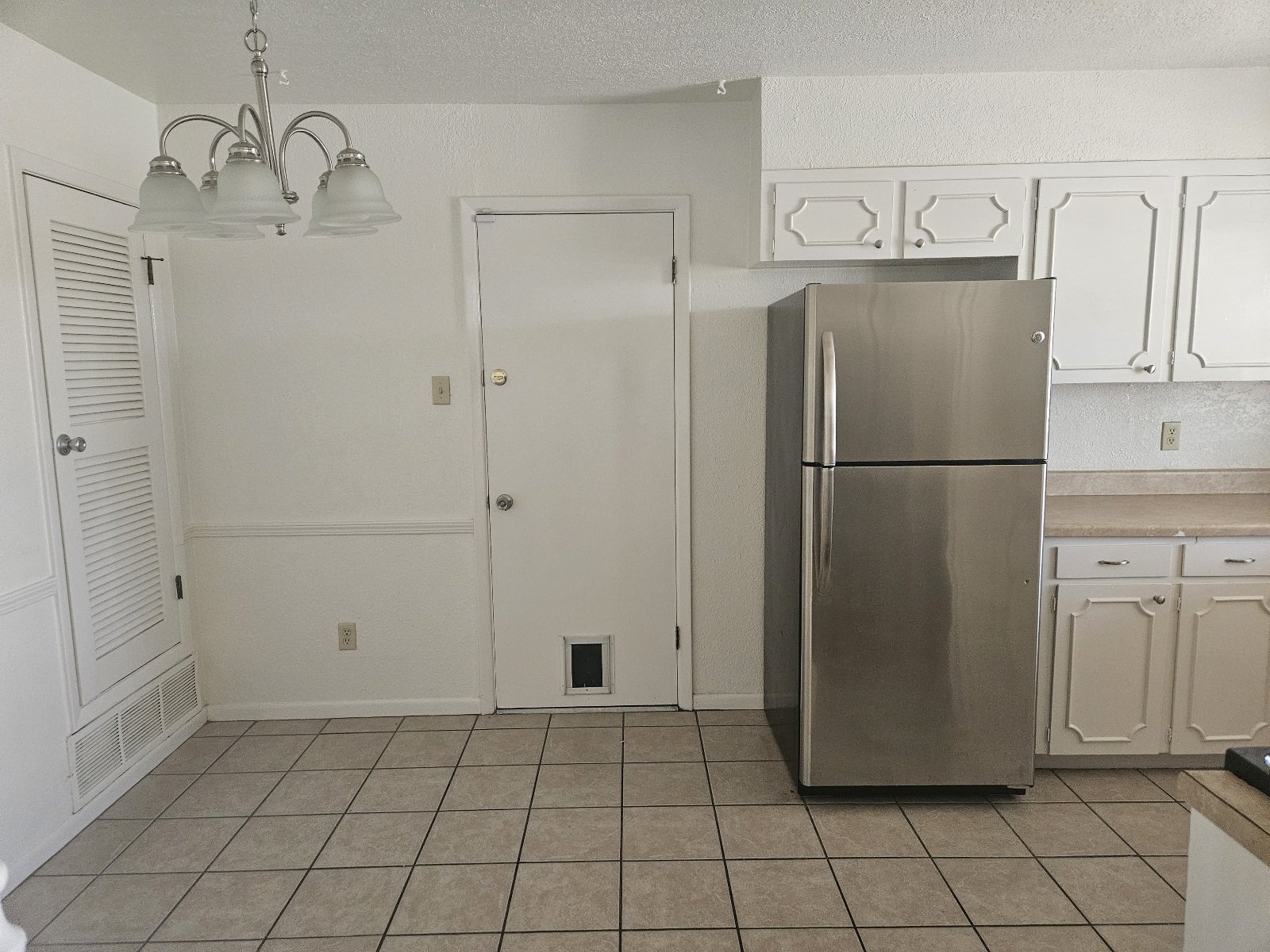 WEST: DUPLEX: 2 BR 2 BTH *** REFRIGERATED AIR *** property image