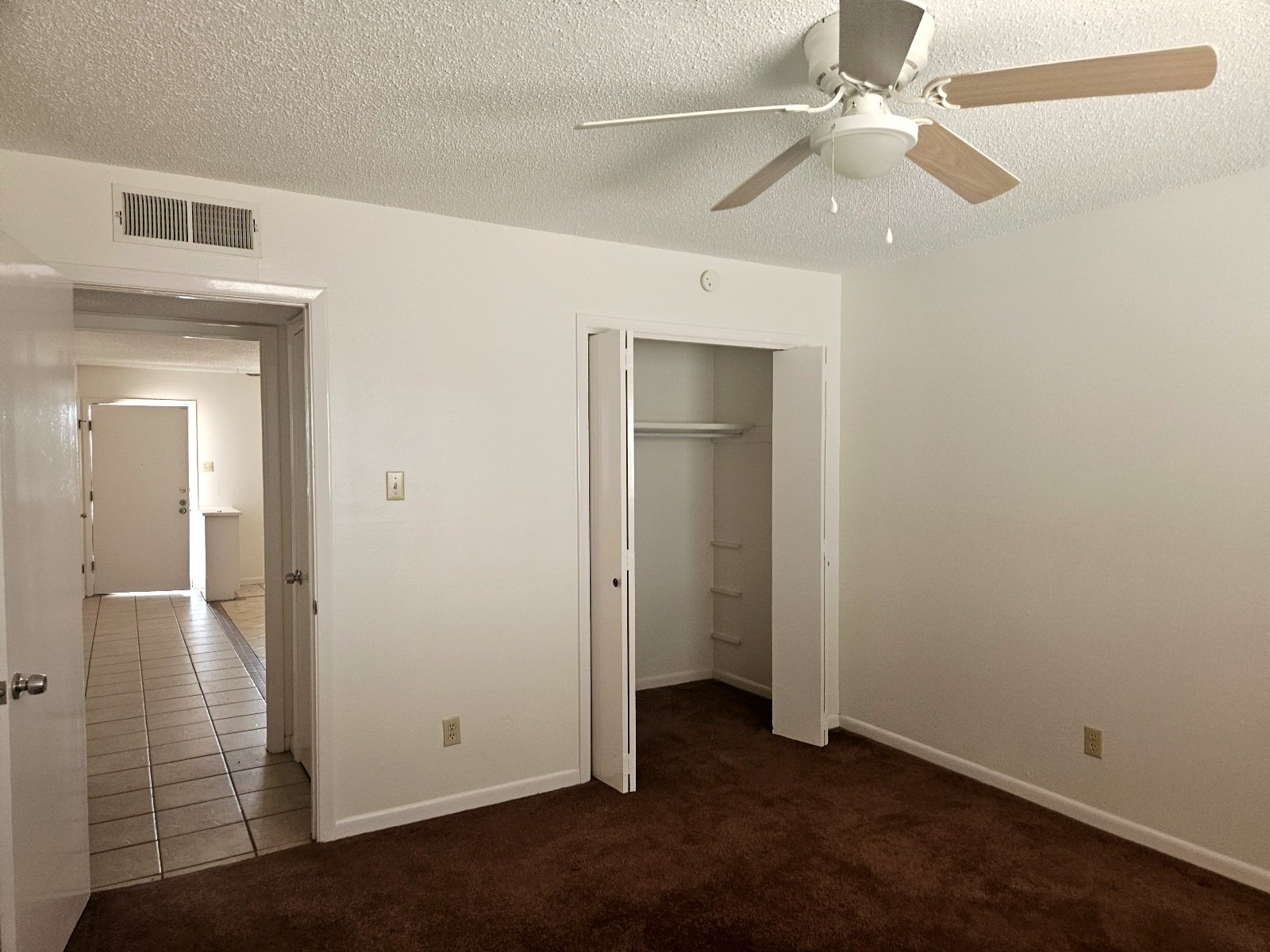 WEST: DUPLEX: 2 BR 2 BTH *** REFRIGERATED AIR *** property image