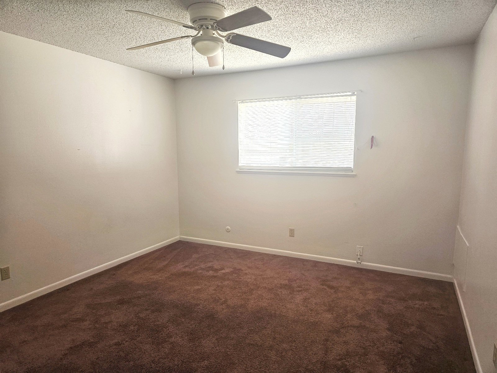 WEST: DUPLEX: 2 BR 2 BTH *** REFRIGERATED AIR *** property image