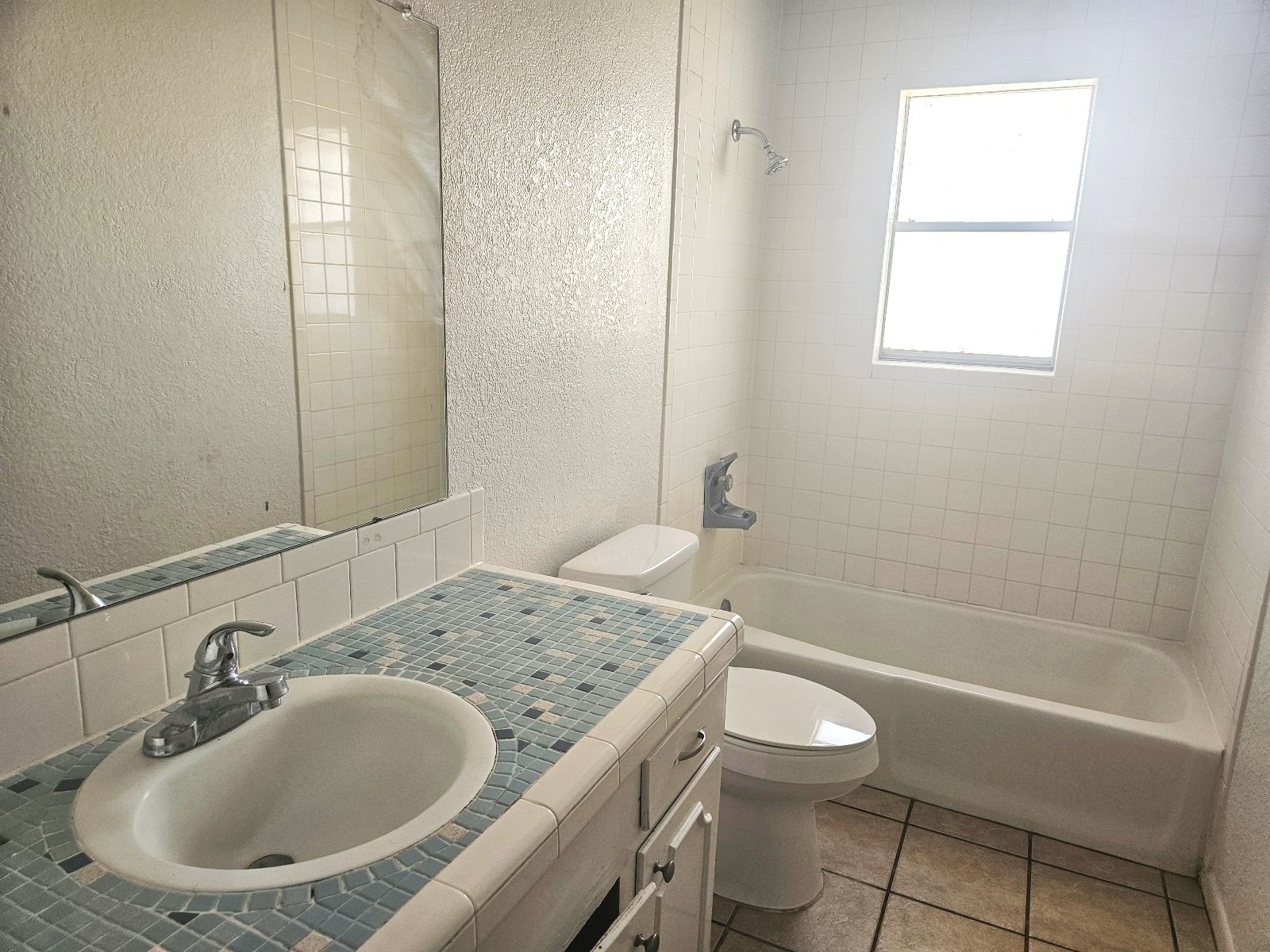 WEST: DUPLEX: 2 BR 2 BTH *** REFRIGERATED AIR *** property image