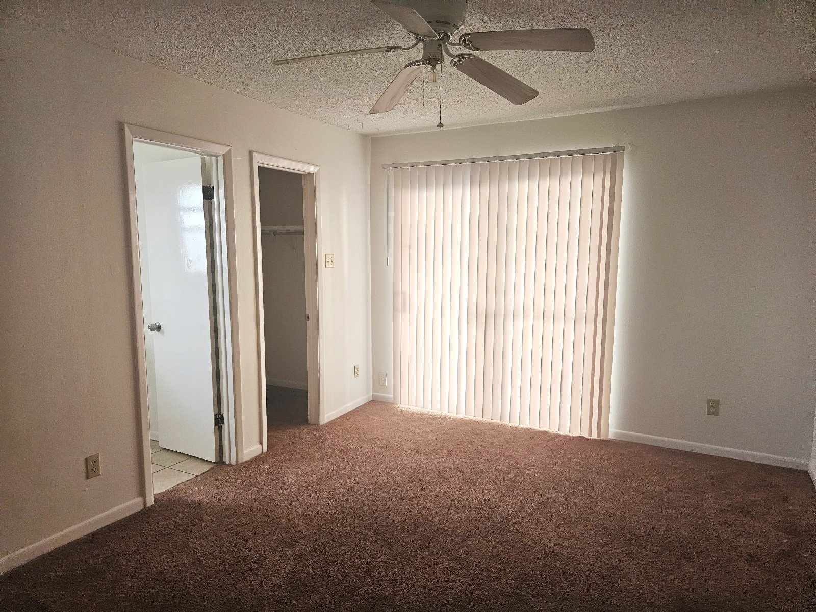WEST: DUPLEX: 2 BR 2 BTH *** REFRIGERATED AIR *** property image