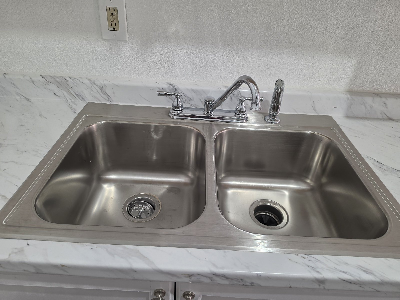 LOWER VALLEY: 3 BR, 1.5 BTH property image