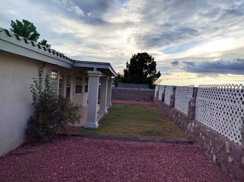 WESTSIDE: 3 BR + BONUS/OFFICE REFRIGERATED AIR!!! property image