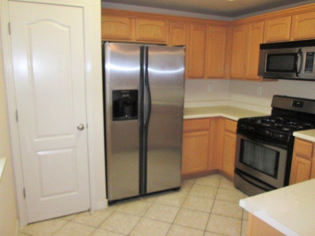 EAST: 4 BR, 2.5 BTH: REFRIGERATED AIR!! property image